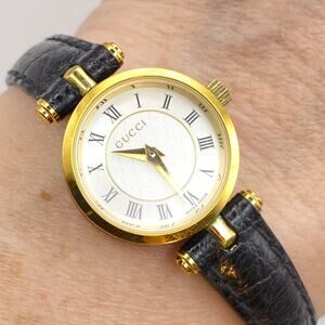 Vtg GUCCI SHELLY LINE Womens Watch Gold Plated Black Leather Strap Needs Battery